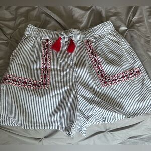 Vineyard Vines Striped Shorts with Red Tassels
Girls Size L (14)